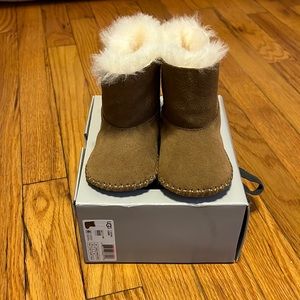 Infant Caden Uggs 2/3